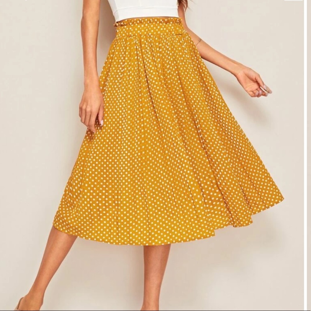 NWOT Swiss Dot Elastic Waist Skirt